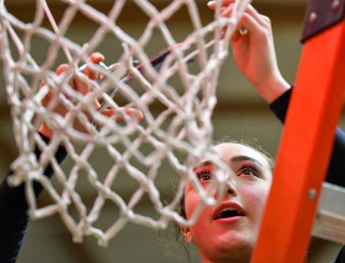 x South Medford Clackamas 6A Oregon girls basketball final Taylor Balkom 79